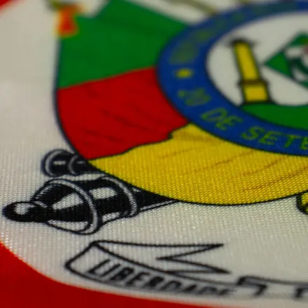 Detalhe do acabamento da bandeira do Rio Grande do Sul